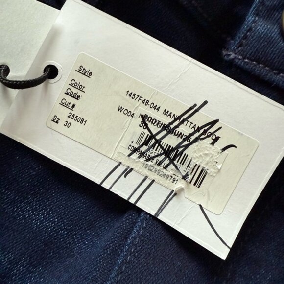 PAIGE Manhattan Bootcut Jeans NWT w/ Flaw - Picture 12 of 14